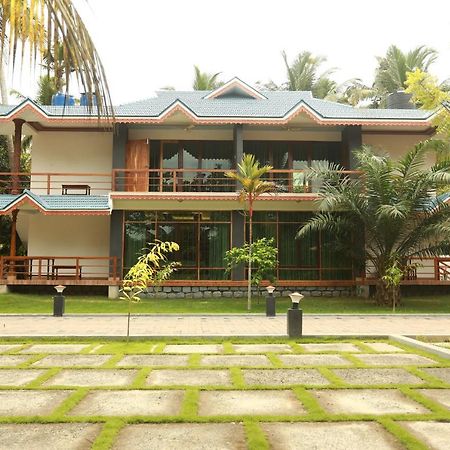 Lara Lake View Resort Thiruvananthapuram Zewnętrze zdjęcie